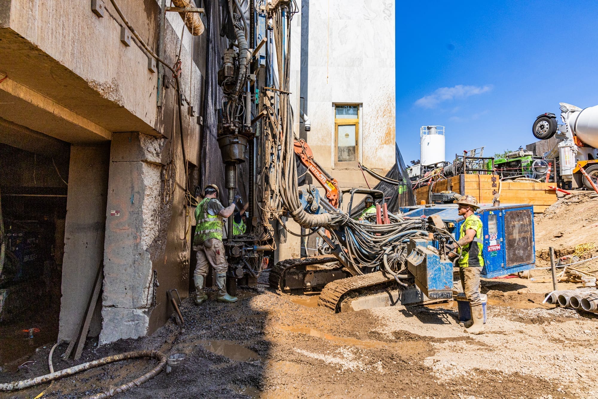 A Hutte micropiling rig installs micropiles next to the South wall of the Oregon Capitol building